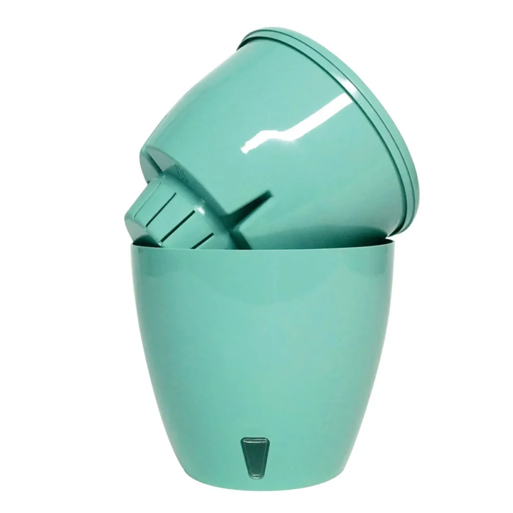 <p>The Santino Deco Twin Plus pot has a contemporary, pleasant, unique design and an elegant shape. The pot is equipped with a drainage cartridge, so your flowers will always have the optimal amount of water, up to 4 weeks between watering periods. Deco Twin Plus pot is used by both professional gardeners and gardening enthusiasts. It is suitable for growing different types of flowers and plants, of different sizes.</p>