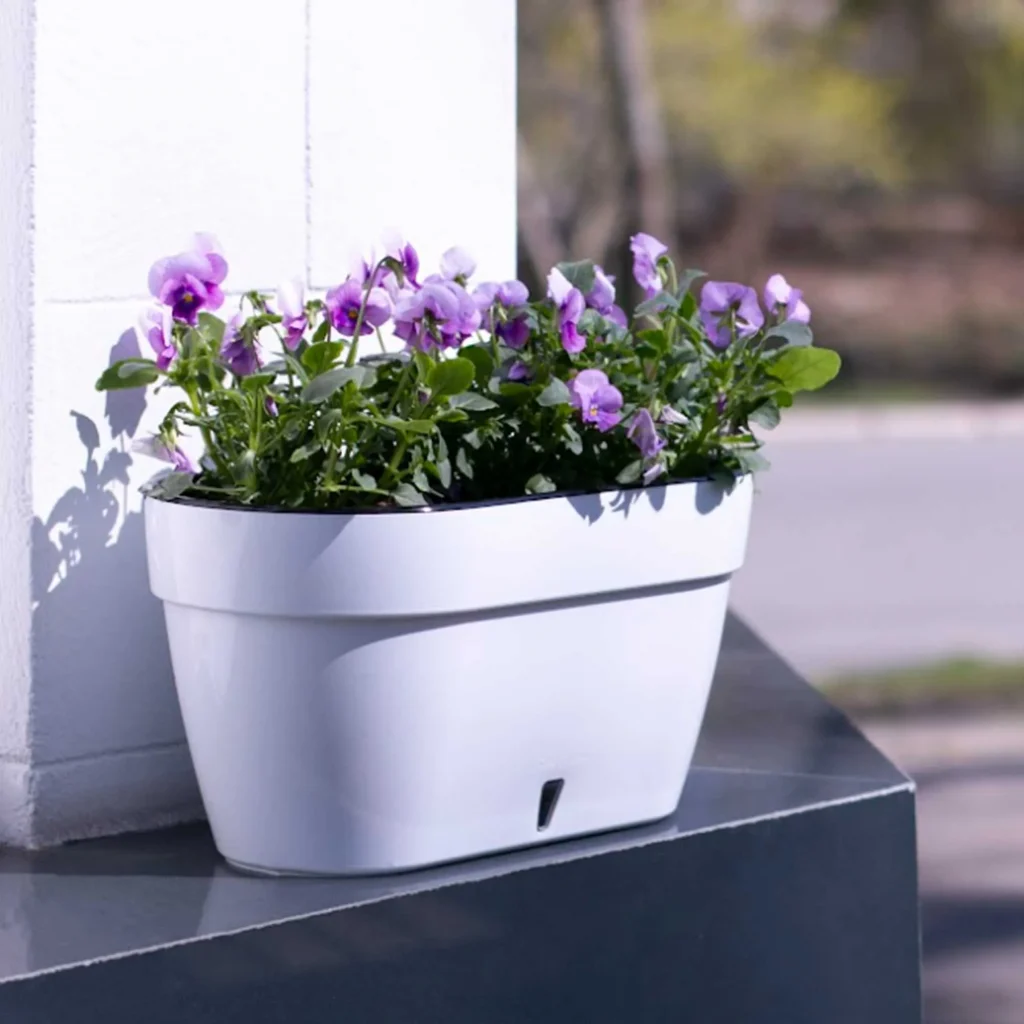 <p>This recycled plastic pot is easy and comfortable to use, easy to clean and retains moisture for a relatively long period of time. It's made with UV-resistant materials and won't leak water. These pots do not have drainage holes and are not recommended for outdoor use where excessive rain is likely.</p>
